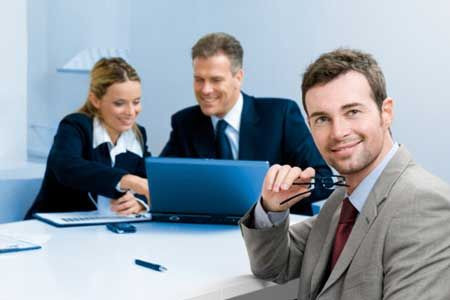 De ce zambetul sefului poate fi un semn rau. Cum ii "citim" pe ceilalti, in functie de gesturi