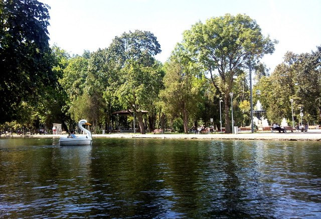 Ambarcatiunile de pe lacul Chios se pregatesc de iarna