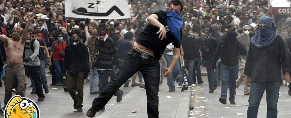 Grecii ies in strada: “Unde e criza pe care ne-ati promis-o? Inca mai trebuie sa mergem la serviciu"