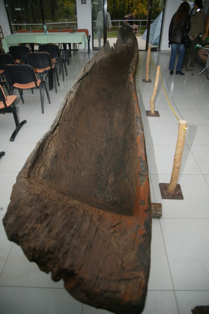 Apele scazute ale Muresului au scos la iveala o ambarcatiune scufundata de secole