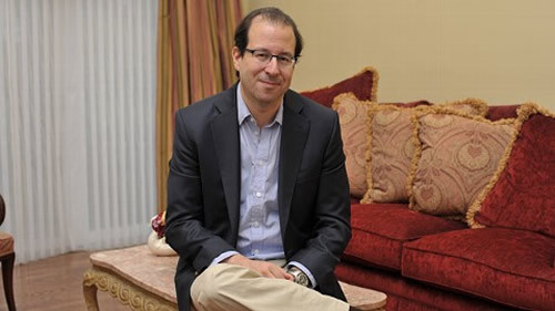 E bogat, singur, disponibil si a avut 250 de intalniri. De ce nu reuseste sa fie cu o femeie