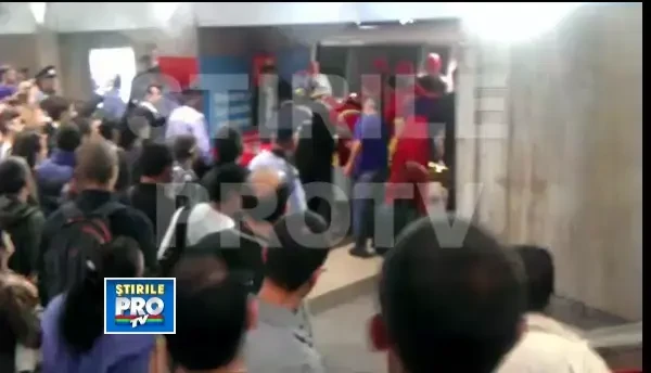PRIMELE IMAGINI de la statia Dristor1, unde o femeie s-a aruncat in fata metroului. Ce spun medicii
