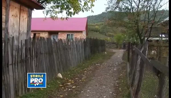 O fata de 8 ani a fost violata luni in sir de catre tatal ei. Mama acesteia stia ce se intampla