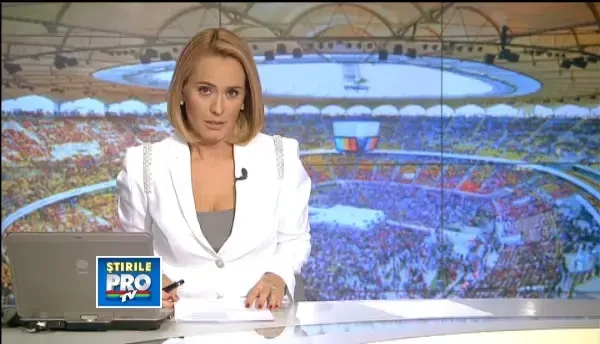 Antonescu a intrat pe AC/DC, Andra a cantat imnul. USL a facut show total pe National Arena