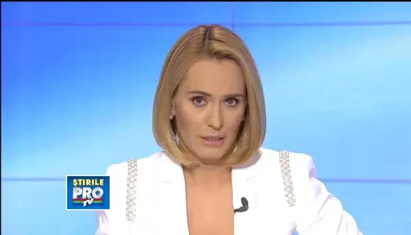 Antonescu a intrat pe AC/DC, Andra a cantat imnul. USL a facut show total pe National Arena