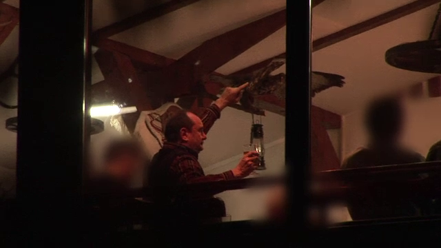 Comisarul-sef care s-a urcat la volan dupa 8 ore cu paharul in mana, filmat de reporterii ProTV