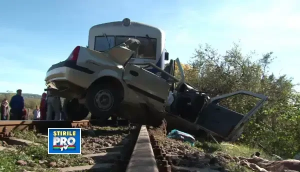 In timp ce rudele le plangeau pe 2 profesoare moarte in accident,un barbat incerca sa le fure geanta