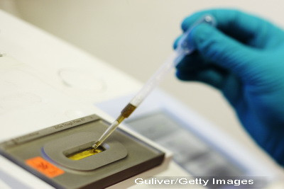 Descoperirea care revolutioneaza lumea. Cine sunt cei care au reusit sa transforme aerul in benzina