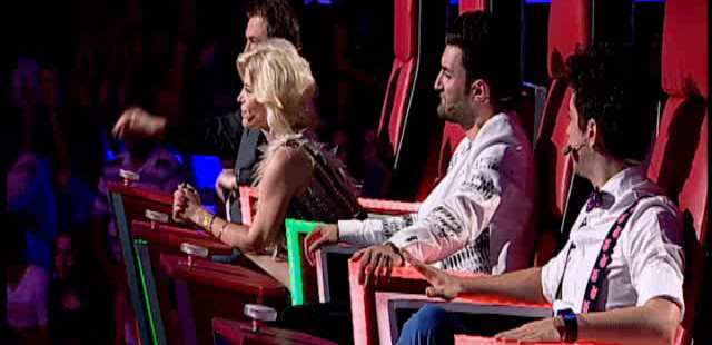 Vocea Romaniei. Cel mai dificil moment al serii. Pe cine a ales Smiley intre Loredana si Laura.VIDEO