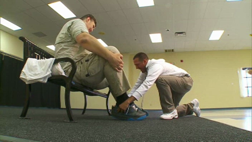 25.000 de dolari pentru 3 perechi de pantofi. Pretul pentru a-l incalta pe cel mai inalt american