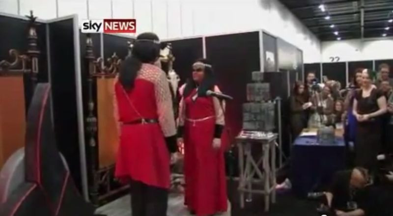 Pasionat de serialul "Star Trek", un cuplu din Suedia a hotarat sa faca o nunta "klingoniana". VIDEO