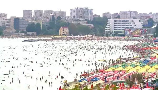 2012, cel mai bun an pe litoral de dupa revolutie. Mamaia, concurentul puternic din estul Europei pentru Ibiza, desi opulenta din nord contrasteaza cu saracia lucie din sud