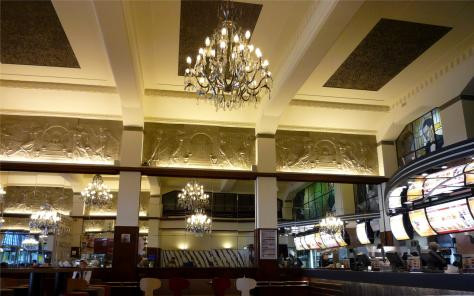 Cafeneaua Imperiala pe care McDonald's a transformat-o intr-un restaurant fast-food in Porto