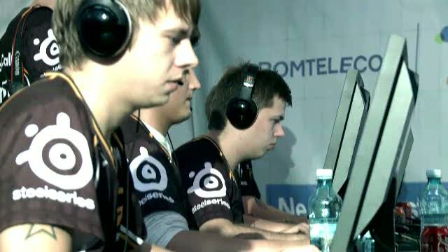 iLikeIT: Fac bani din joaca, dar totusi muncesc serios. Cat castiga sportivii jocurilor electronice