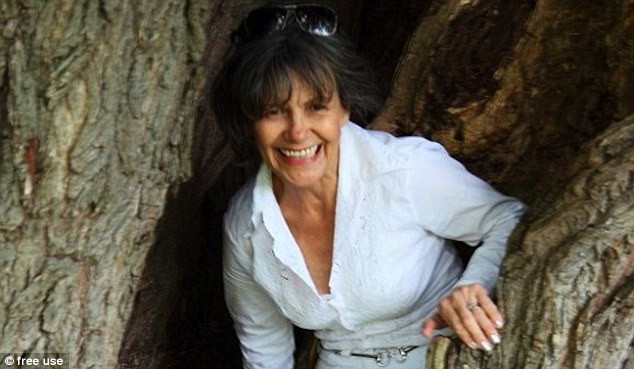 "Am fost crescuta de maimute si vanduta pe un papagal". Povestea ei de viata bate orice film