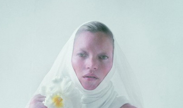 Fotografia care a scandalizat milioane de oameni.Cum arata Kate Moss in cel mai indraznet pictorial