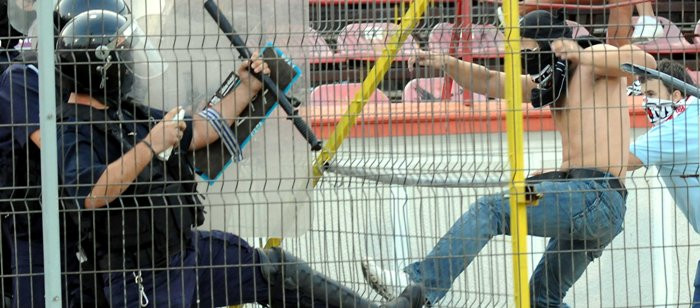 Violente pe strazi inainte de Dinamo - Rapid. 8 suporteri, dusi la Politie