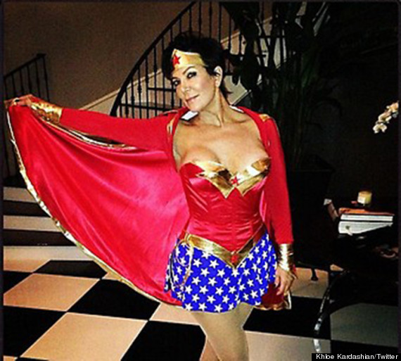 Mama lui Kim Kardashian, cu sanul la vedere in fata a 8 milioane de oameni pe Twitter. FOTO