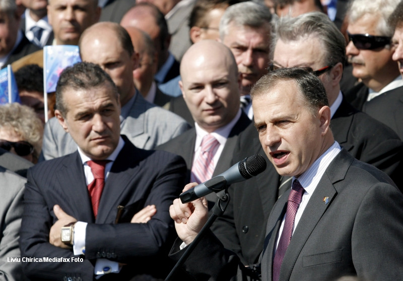 Geoana: Disciplinarea lui Becali, cel putin pe comunicare publica, este problema conducerii liberale