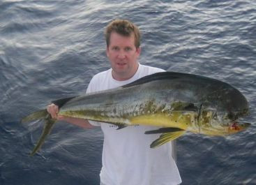 Povestea unei afaceri in valuri de 5 m. Bucatarul care a renuntat la Bon Jovi ca sa gateasca in mare