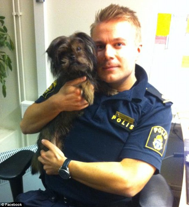 A pus pe Facebook aceasta fotografie. In scurt timp a devenit cel mai dorit barbat din tara lui