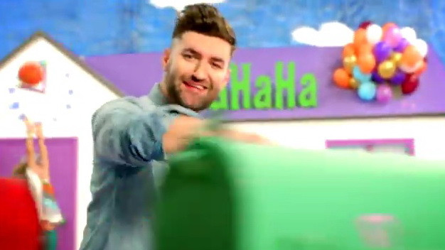 Smiley, Alex Velea si Don Baxter au lansat "Cai verzi pe pereti" VIDEO