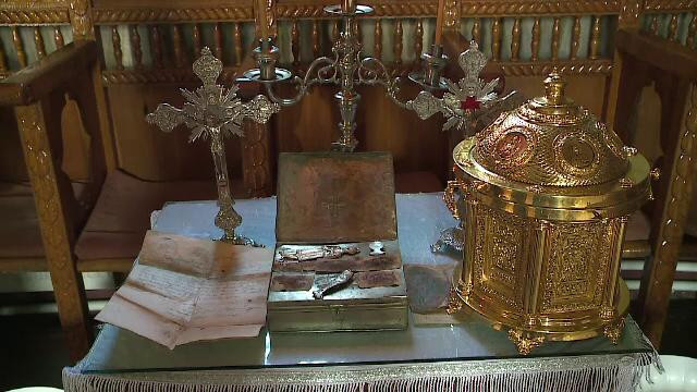 Coada uriasa de 40.000 de credinciosi in Capitala. Toti asteapta sa atinga moastele de la Patriarhie