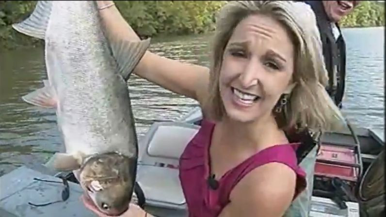 O jurnalista din SUA a ajuns de rasul internetului dupa o greseala comisa intr-un reportaj. VIDEO