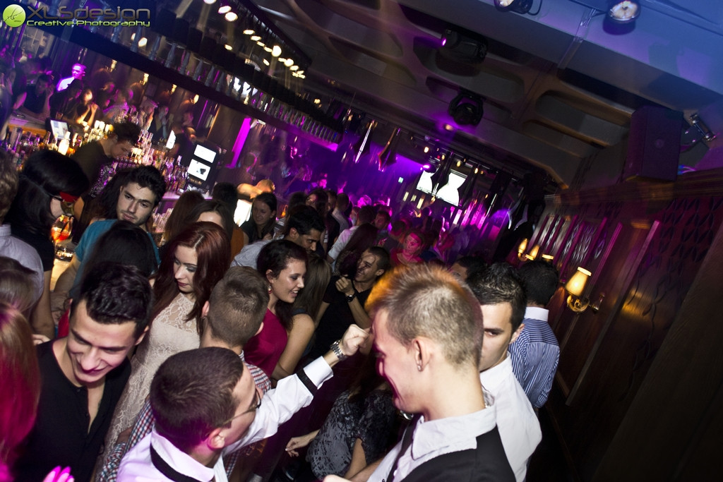 Cum arata tanara care nu a fost lasata sa participe la bal pentru ca are sanii prea mari. FOTO