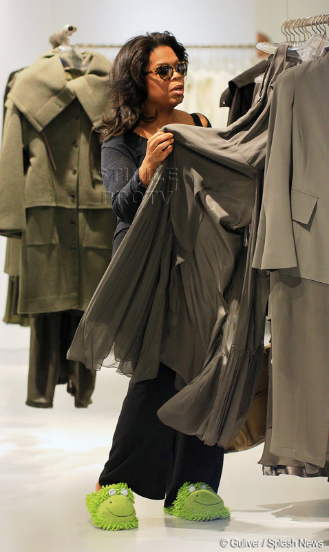 "S-a intamplat ceva cu ea?". Cum a iesit la plimbare in oras una din cele mai bogate femei din lume