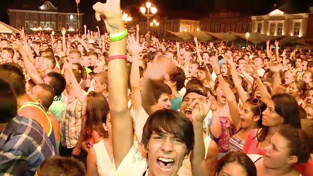 Campania electorala se anunta bogata in CIRC. Cat vor castiga artistii platiti de politicieni