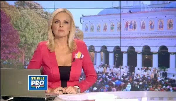 CIRC la pelerinajul de pe Dealul Mitropoliei: si-au adus COVORUL din sufragerie la sfintit