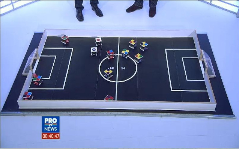 Fotbal "robotic" LIVE la iLikeIT. Studioul Stirilor ProTV, transformat in teren pentru roboti