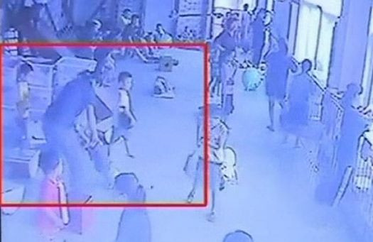 A suferit un traumatism cranian la numai 4 ani din cauza profesoarei sale. Imagini socante