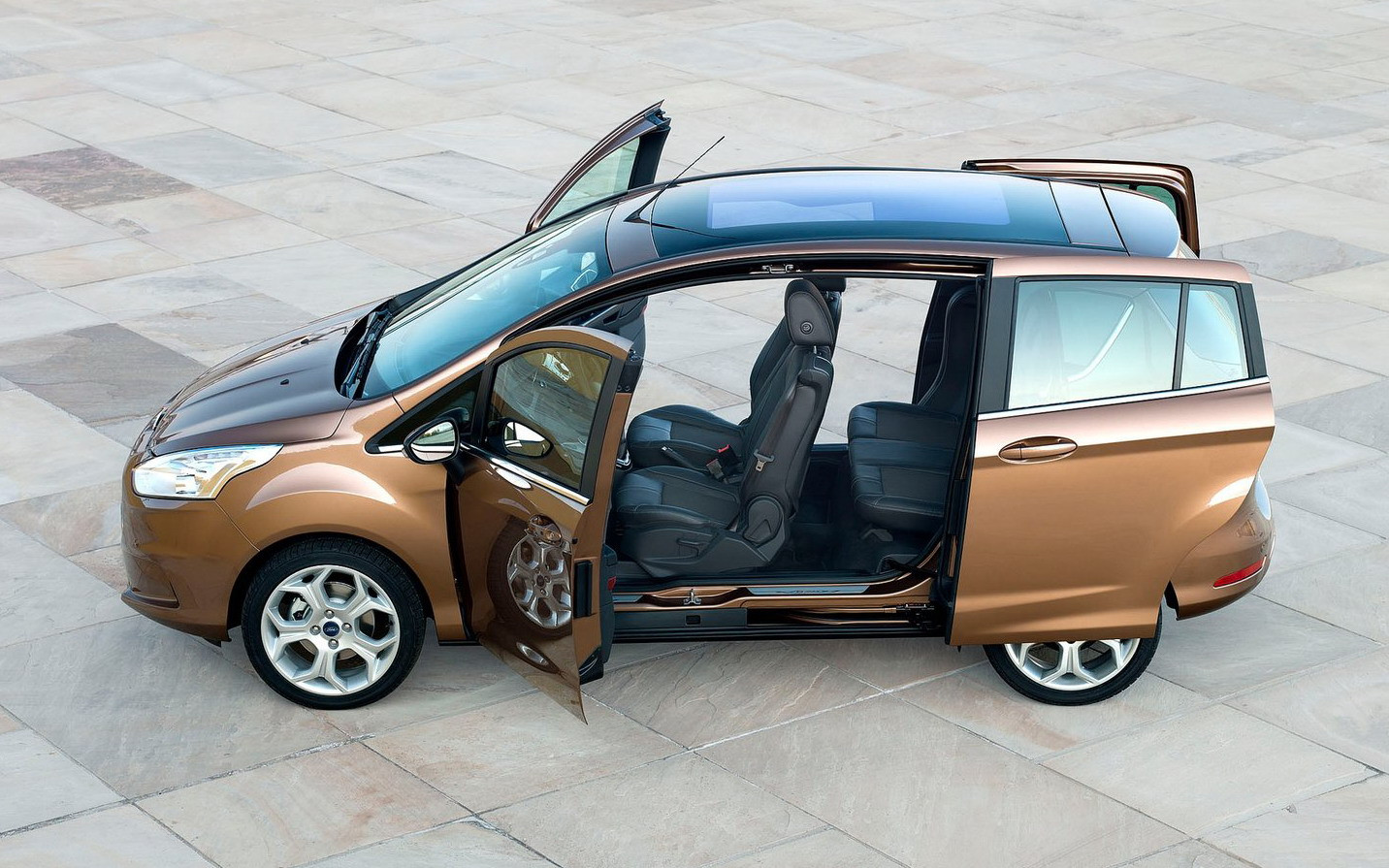 Chiar daca este CRIZA, americanii de la Ford produc la Craiova o masina la fiecare 3 minute! VIDEO