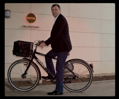 Interviu cu seful Roton. Sau cum ajungi de la Vicoveanca la Inna, cu placa de surf pe valul crizei