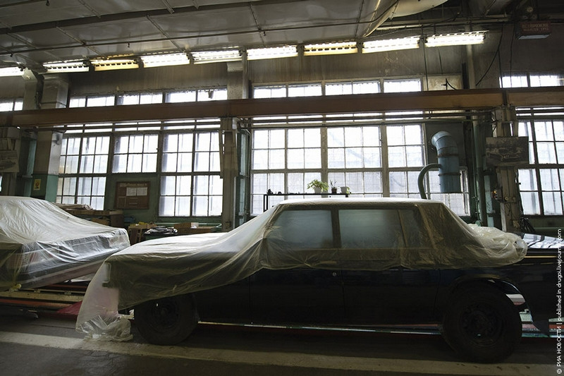 Limo for Mr. President: Asa arata noua limuzina a lui Putin! FOTO