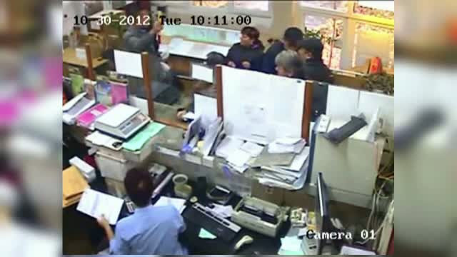 Agresorul din oficiul postal avea discernamant. A suferit insa o cadere nervoasa in celula