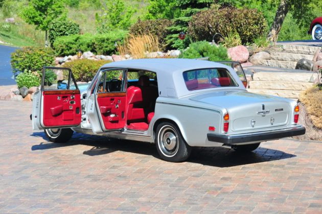 Rolls-ul unuia dintre cele mai controversate cupluri din istorie se vinde pe o suma fabuloasa