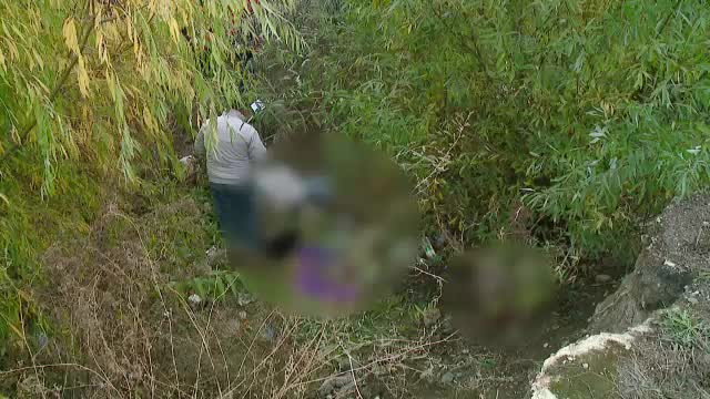 Copil mort, de un an, gasit in fata unui bloc. Martorii spun ca doi tineri au vrut sa-l ingroape