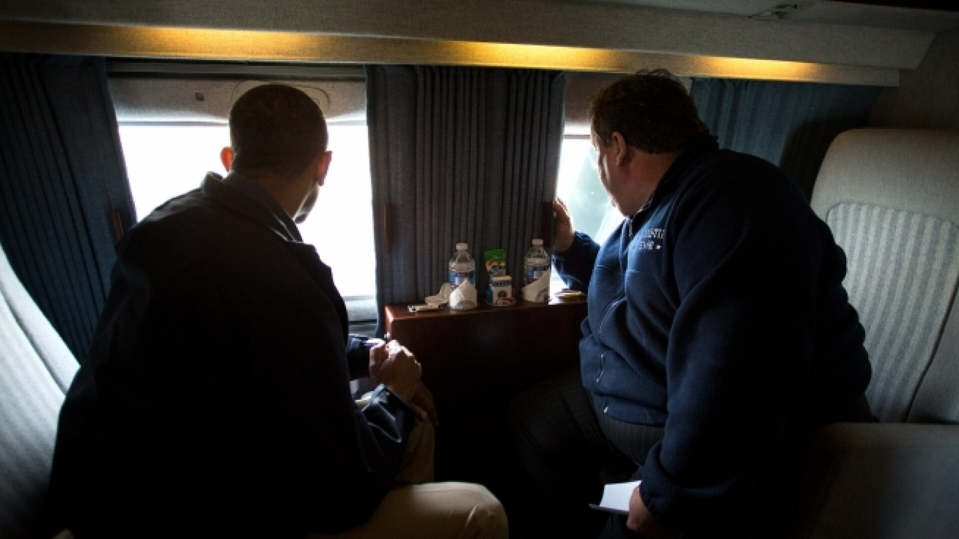 Imaginile pe care "Obama le-a privit socat" dupa uraganul Sandy.Mesajul rostit in fata sinistratilor