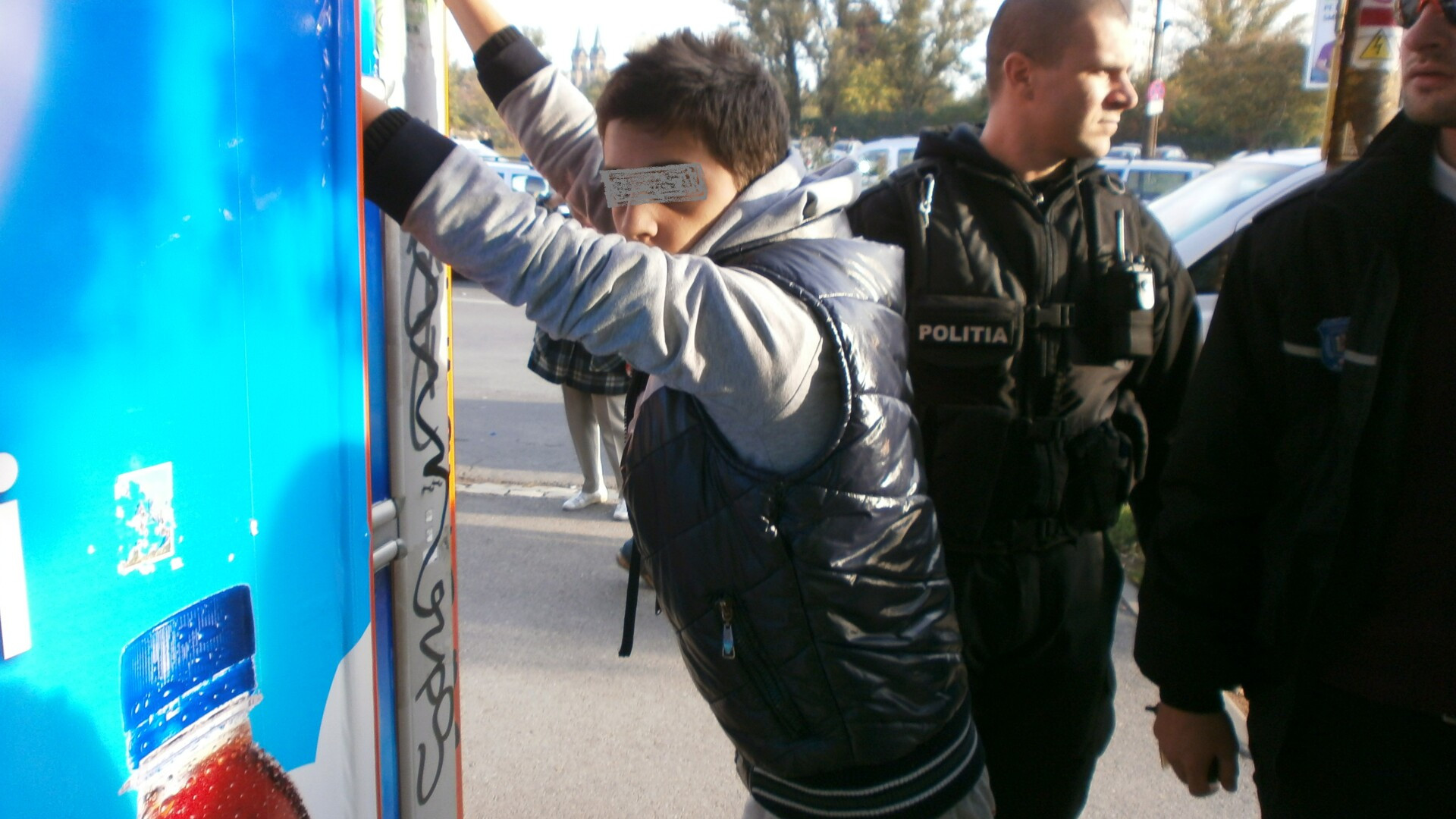 Bataie intre elevi chiar in fata sediului Inspectoratului de Politie Judetean Timis