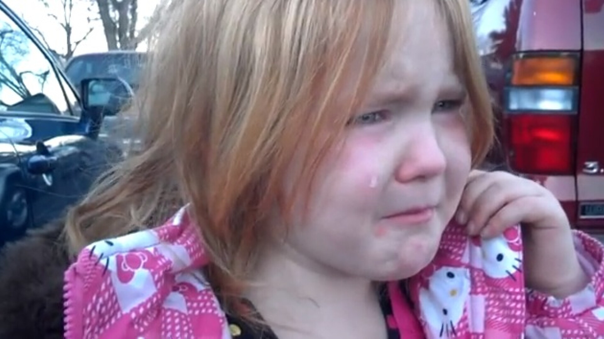 "M-am saturat de Bronco Bamma si Mitt Romney". Fetita de 4 ani care plange cand aude de alegeri