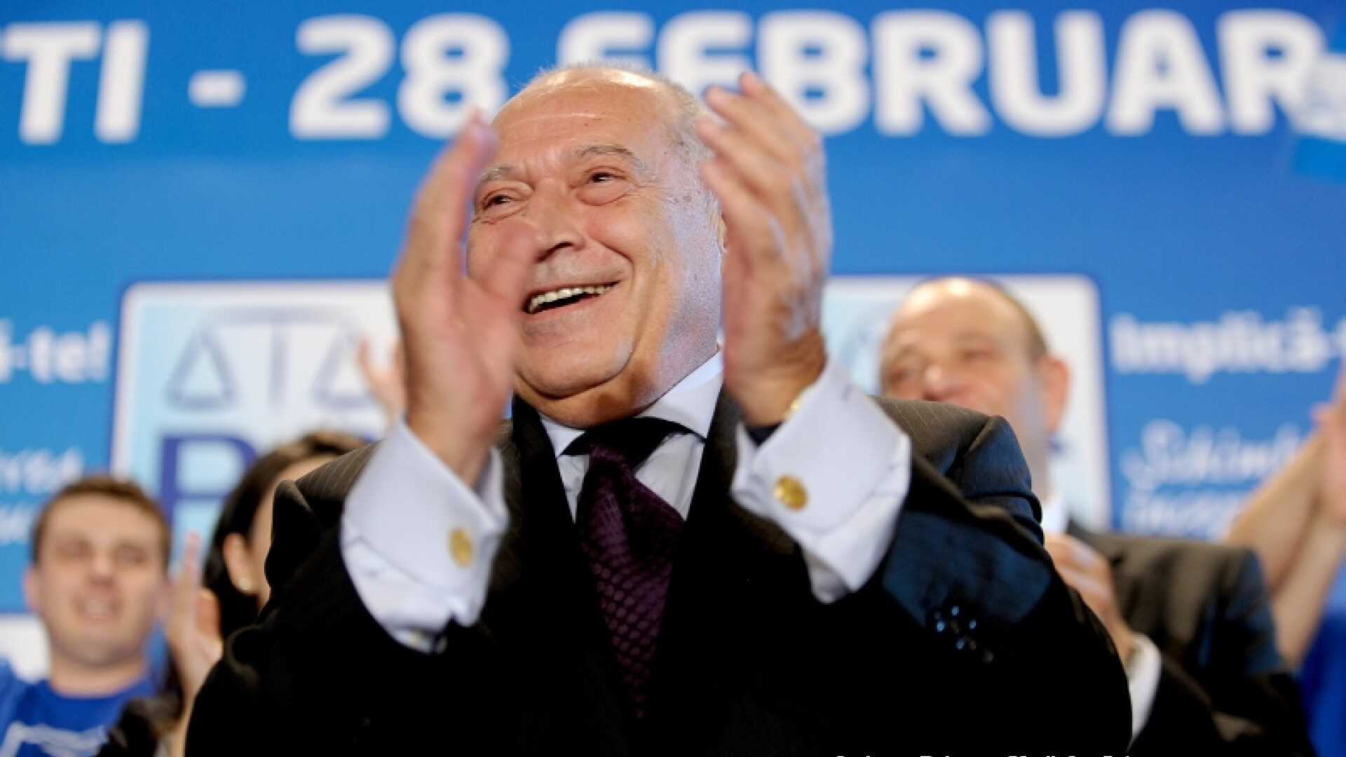 Voiculescu a demisionat din nou din Senat. Procesul sau, mutat de la ICCJ la Tribunalul Bucuresti