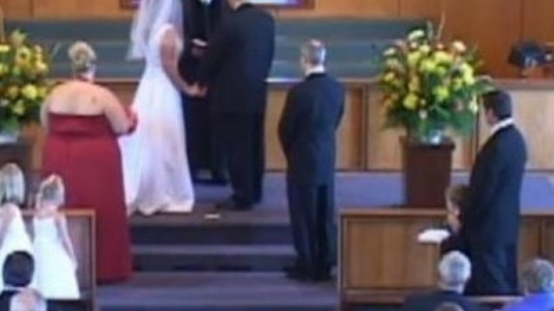 Nunta lor s-a transformat intr-un COSMAR. Ce fapta NERUSINATA a facut un OASPETE in timpul ei