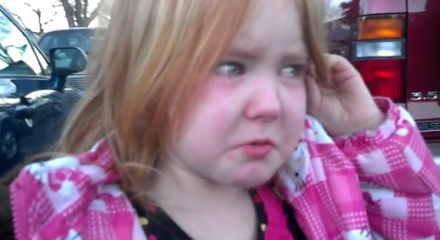 CLIPUL ZILEI: Fetita care plange cand aude de alegeri! VIDEO