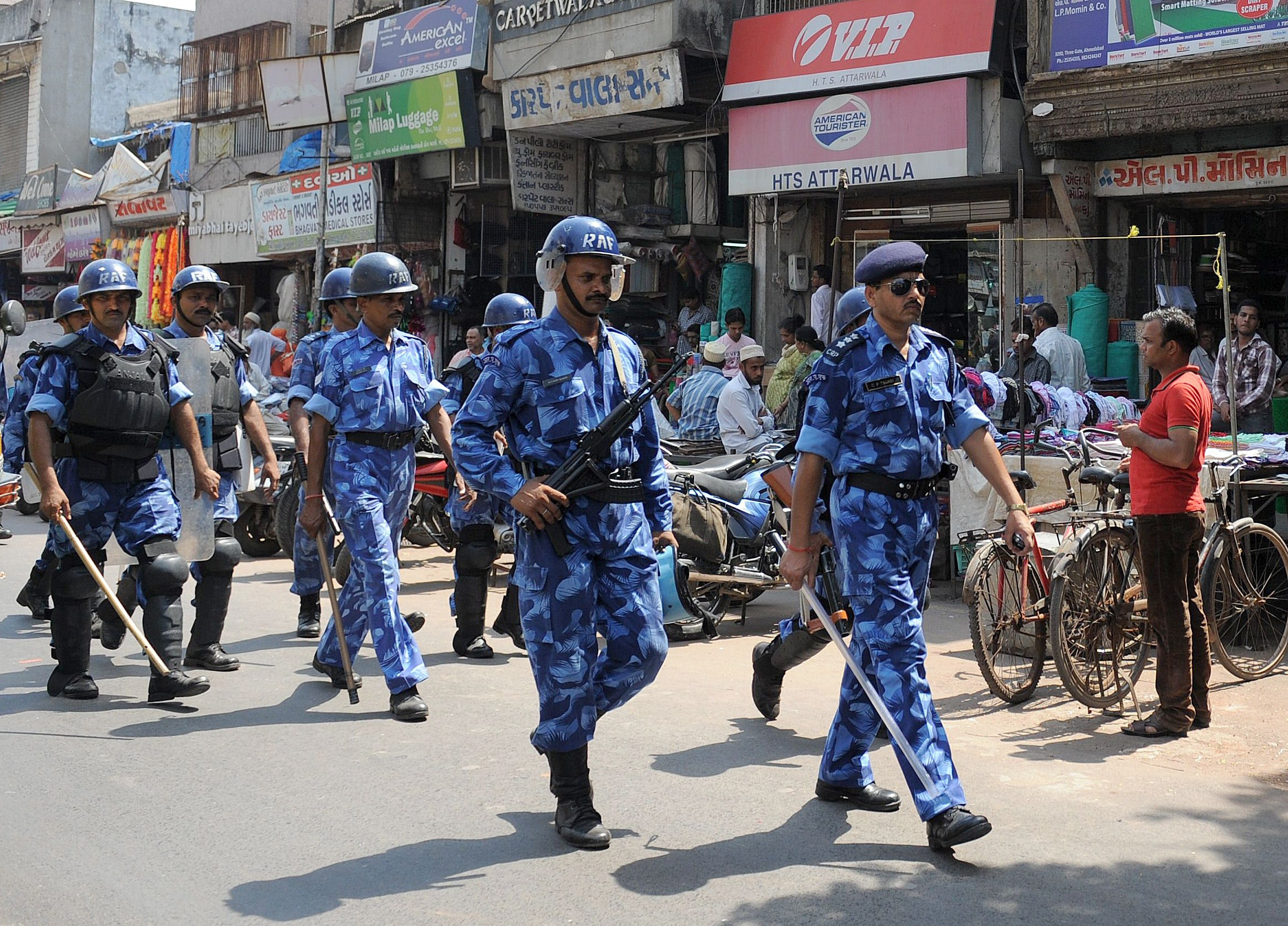 MAE: Romanii care ar fi fost sechestrati in India se afla in libertate, sambata se intorc in Romania