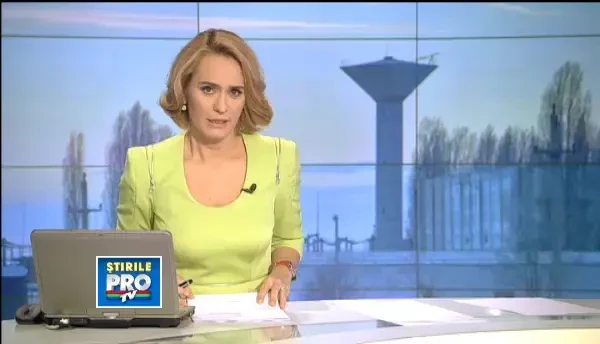 VIDEO. Momentul in care un turn de apa este demolat in directia gresita. Merge spre casele noastre