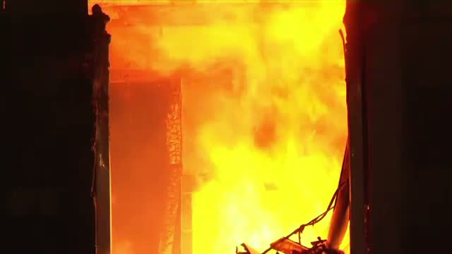 Incendiu la Oradea. O casa a fost cuprinsa de flacari. Acoperisul a ars in intregime. VIDEO