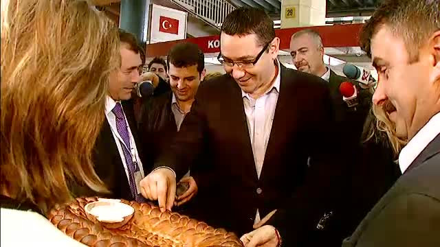 Victor Ponta, interesat de produsele bio. Sotia Daciana Sarbu l-a invatat sa manance sanatos